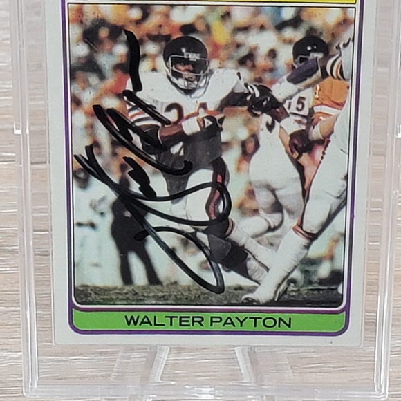 Walter Payton Autographed 1981 Topps Chicago Bears Super Action Football Card - Picture 3 of 6